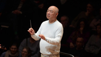指挥家许忠执棒巴黎管弦乐团，献演《法国歌剧中的女英雄们》