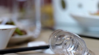 河南羅山縣10名干部違規(guī)吃喝致1人酒后死亡，專題片揭示背后風(fēng)腐交織問(wèn)題