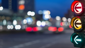 網(wǎng)約車司機送斷指乘客出事故被判全責，媒體：法理不能讓情理難堪