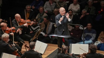 近400人同台巴黎，许忠挥棒“法国歌剧中的女英雄们”