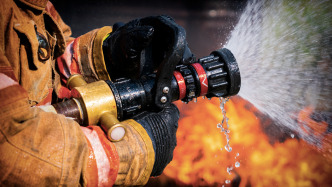 汕头濠江区山火已于今晨扑灭，无人员伤亡