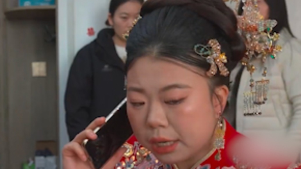 太敬業(yè)了，女老師結(jié)婚當(dāng)天接學(xué)生電話，處理好后才安心出嫁