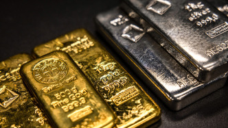 金银大涨再创新高，国内金饰克价逼近1430元，还将“狂飙”多久？