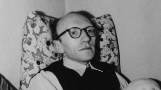 “黑暗的阅读”：莫里斯·布朗肖对浅表化阅读的抵抗