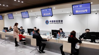 上海出入境辦證量創(chuàng)單日新高，較去年最后一個周六接待日增超50%