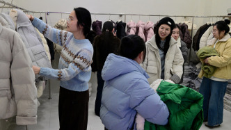 究竟｜两千元羽绒服充绒量仅86克？钱都花哪了，该如何看懂标签？