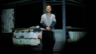 从现实到舞台 ，《最后一间报刊亭》守护被文字温暖的普通人