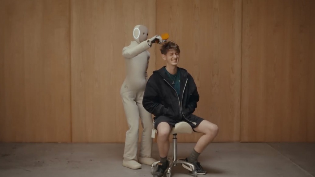 1X发布世界模型:无需先验数据,机器人看视频就能学新技能