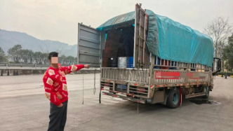 云南昭通一公安检查站查获9.5吨可制毒危化品