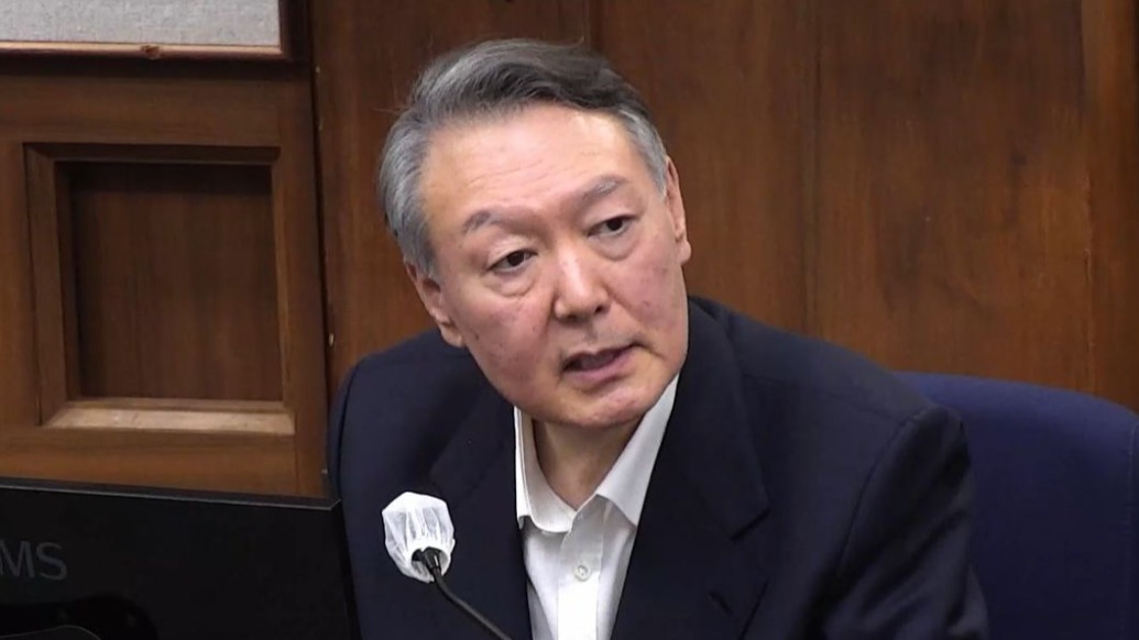 听到检方要求死刑，尹锡悦先面露笑容，再拍桌怒斥特检组