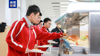 告别校外供餐，2027年底北京所有中小学将实现校内食堂供餐