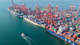 新华鲜报丨创新高、九连涨！2025年中国外贸答卷亮点纷呈