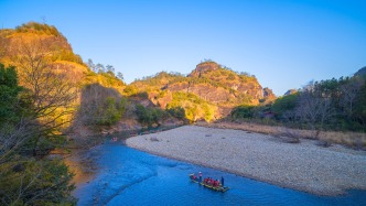 國家林草局：國家公園建設吸納當?shù)亟?萬人在家門口就業(yè)
