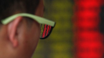 A股三大股指涨跌互现：半导体产业链午后走强，两市成交额不足3万亿元