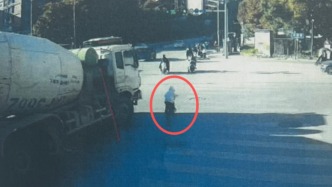 男童骑车遭混凝土罐车碾轧致死，昆明警方：司机涉多重违规，且在禁行道路行驶