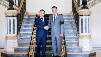 驻泰国大使张建卫同泰国总理阿努廷就中泰铁路架桥机坠落事故交换意见