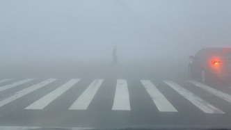 上?？諝赓|(zhì)量出現(xiàn)中度污染、部分站點重度污染，大霧也來了