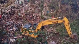 云南鎮(zhèn)雄縣一地被指掩蓋大量生活垃圾，鎮(zhèn)政府：已在清理處置