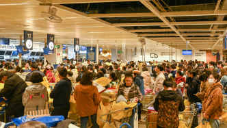 魔都眼｜宜家宝山店清仓火爆：用餐结账排队均需一小时