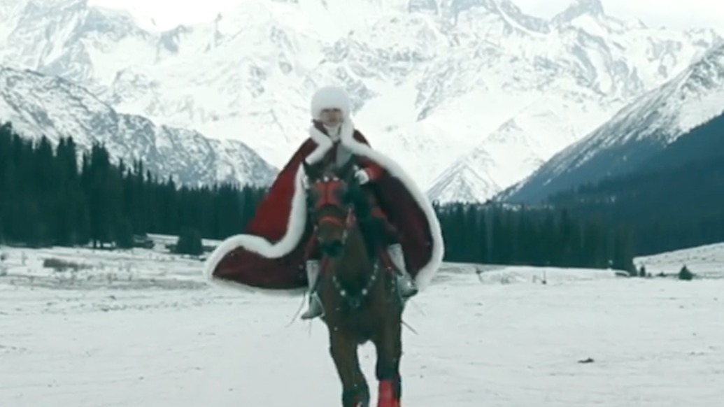 賀嬌龍公開悼念儀式在昭蘇舉行，網(wǎng)友跨省送花悼念