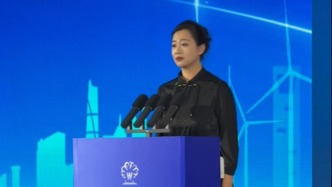 彭勃送别“战友”贺娇龙