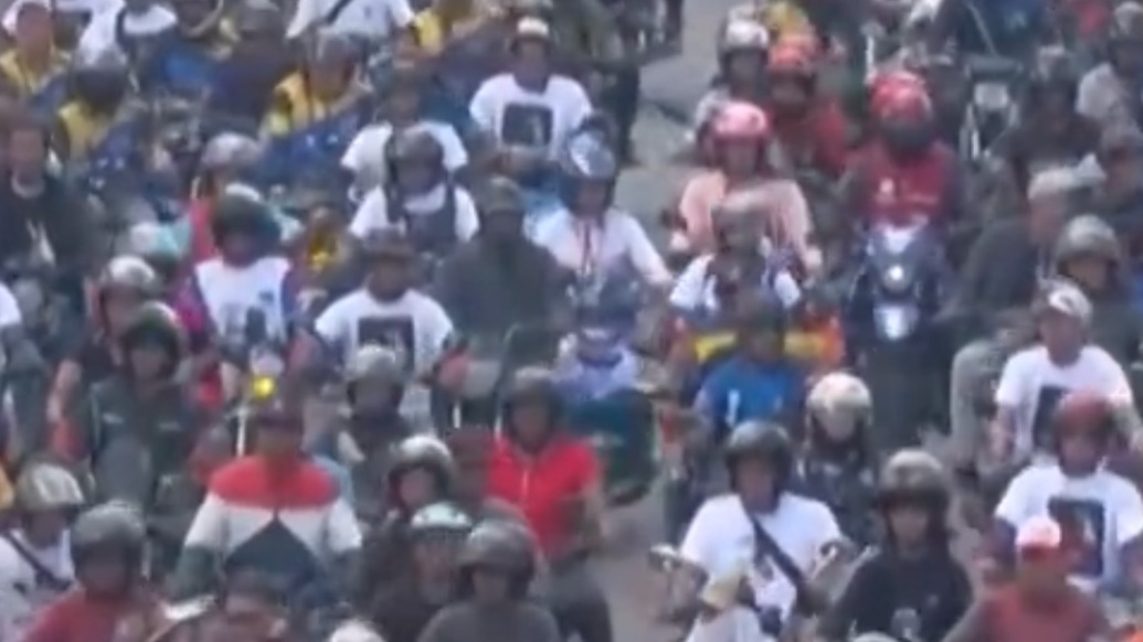 委內(nèi)瑞拉加拉加斯車隊游行，要求釋放馬杜羅