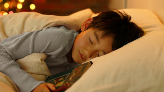 让学生娃多睡一会儿：江苏多地中小学延迟到校、取消早读