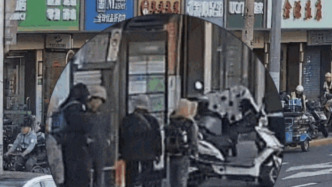 7歲孩子要求獨(dú)自上學(xué)卻乘錯(cuò)公交車，奶奶焦急萬(wàn)分民警及時(shí)找回