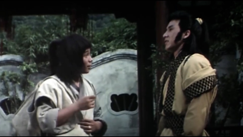 成龙送别梁小龙，两人曾合作武打片《飞度卷云山》