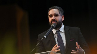 馬杜羅之子回憶美軍突襲當晚：父親直接掛斷電話，一度以為他遭遇不測