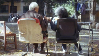 金爵佳片《翠湖》：外公悼念亡妻的筆記本，中國人的家庭史詩