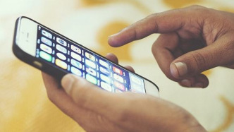 家长称小孩用三个回森K歌账号打赏数千元，其中两个账号退款遭拒