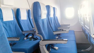 人民日报聚焦：航司为什么锁座？飞机锁座收费合理吗？