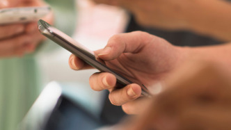 不轉(zhuǎn)公司推文被開(kāi)除？工人日?qǐng)?bào)：?jiǎn)T工朋友圈非企業(yè)“自留地”