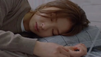 那些“隨機(jī)”暈倒的女孩，和她們難以確診的病