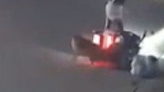 汕头两女生骑车被狗追咬受伤，警方已拘留肇事犬只的主人