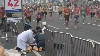 媒体：重马一跑者在终点不远处倒地，抢救无效去世