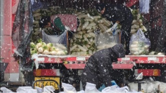 寒潮下上海“菜篮子”备货和成交量均上升，平台增派配送骑手