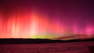 地球出現(xiàn)6小時(shí)特大地磁暴，我國(guó)夜空再現(xiàn)絢麗極光