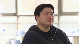 談到與母親最后相處的時光，鞏立姣鏡頭前落淚