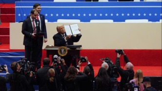 国际观察丨月月惊奇，桩桩怪象——特朗普2.0政府一年间