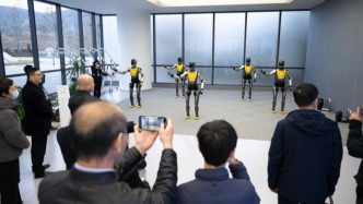 站得住、走得穩(wěn)、跑得快，2025年我國發(fā)布人形機器人產(chǎn)品超330款