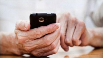 马上评｜老年旅客电话订火车票，体现“从前慢”的温度