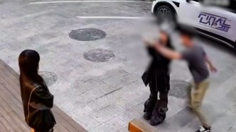 女子拍照手机被抢，南宁警方：嫌疑人逃离时将手机丢弃，已被抓获