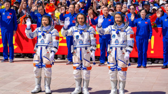 陳冬獲頒“一級航天功勛獎章”，陳中瑞、王杰獲頒“三級航天功勛獎章”