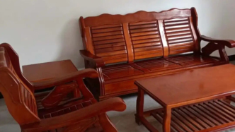 再有钱的两广人，回家也得住“战损风卧室”