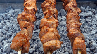 必勝客、九毛九、海底撈集體盯上燒烤，為啥這么火？