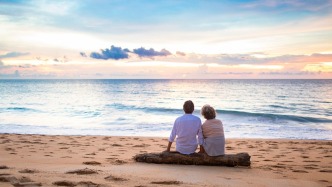 经济日报谈老年人出游被设障：应拆掉“诗和远方”的年龄门槛