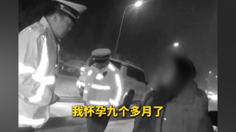 待產(chǎn)孕婦雪夜獨自駕車被困，湖北?？悼h交警將其護送至醫(yī)院
