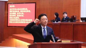 杨朝任上海黄浦区副区长、代理区长